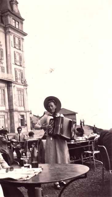 De ganse dag zong ze 'O sole mio!'. En dekens dat ze verkocht heeft!